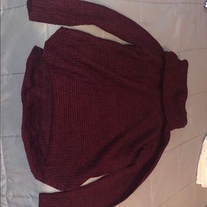Maroon sweater with a cute turtle neck!’